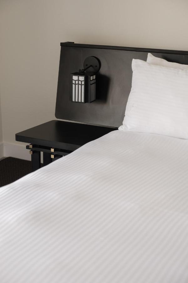 Hollywood Hills Hotel 3*
