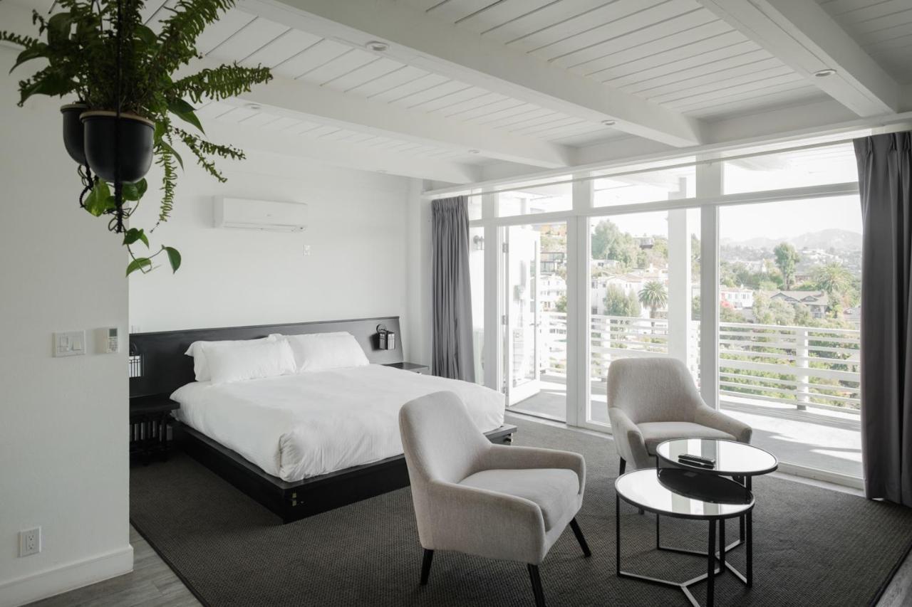 Hollywood Hills 3*