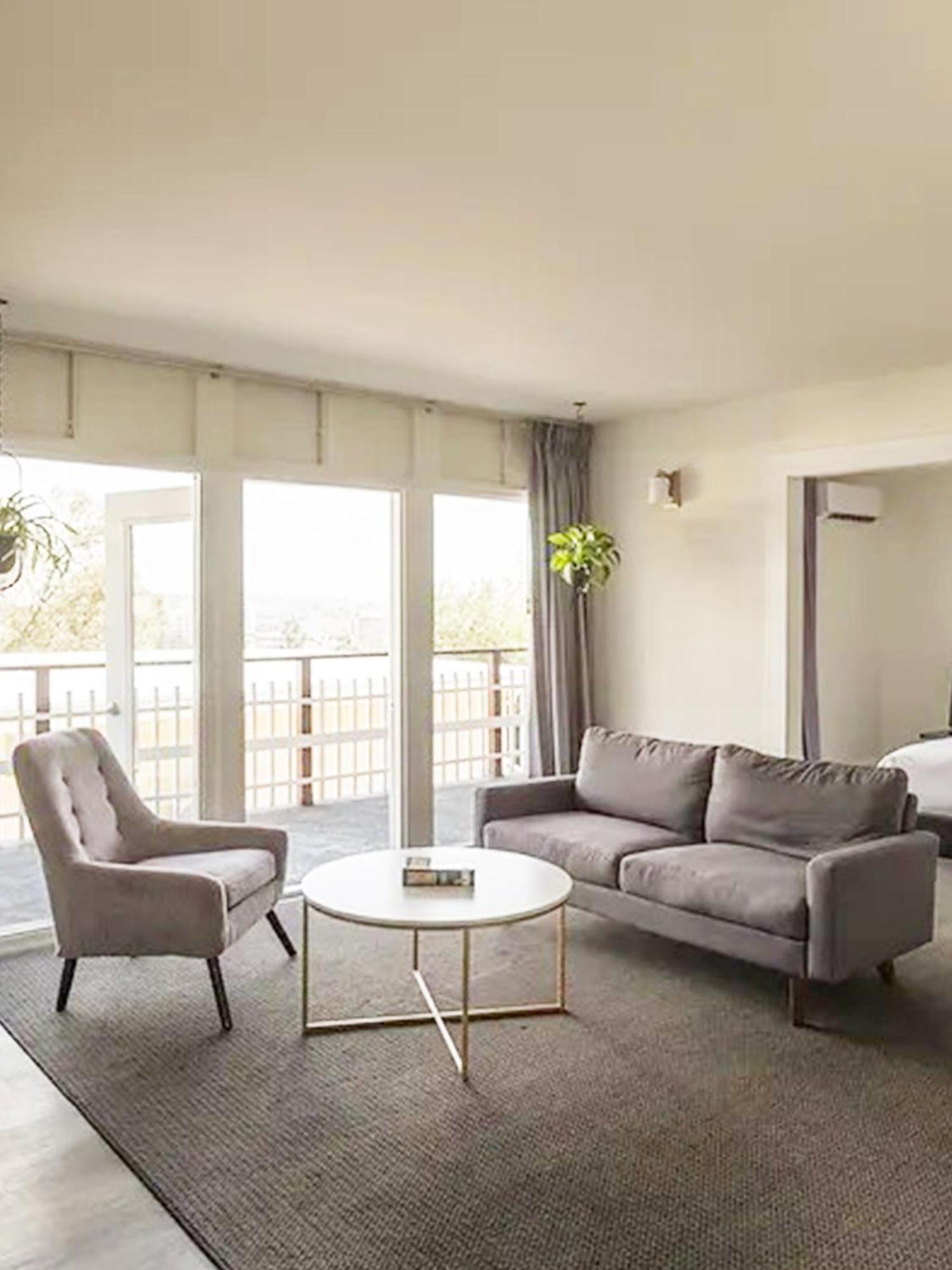 Hotel Hollywood Hills 3*